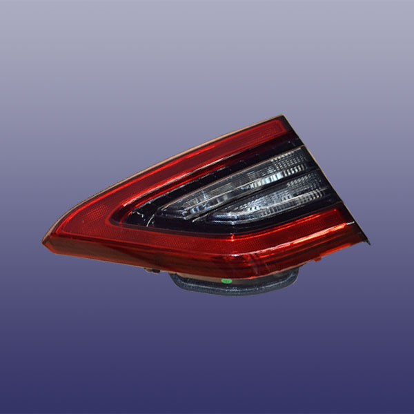 چراغ عقب راست روی درب صندوق X55